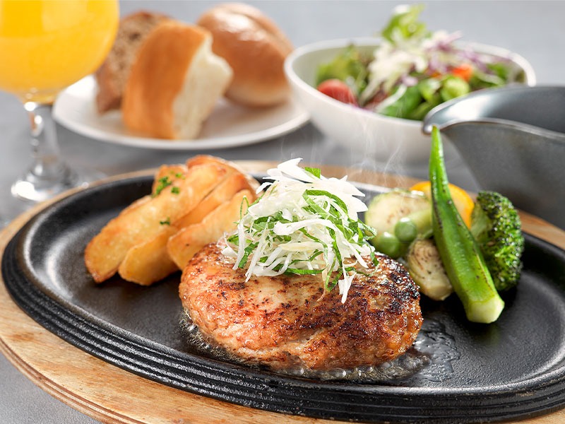 国産牛のハンバーグステーキ 和風おろしソース
