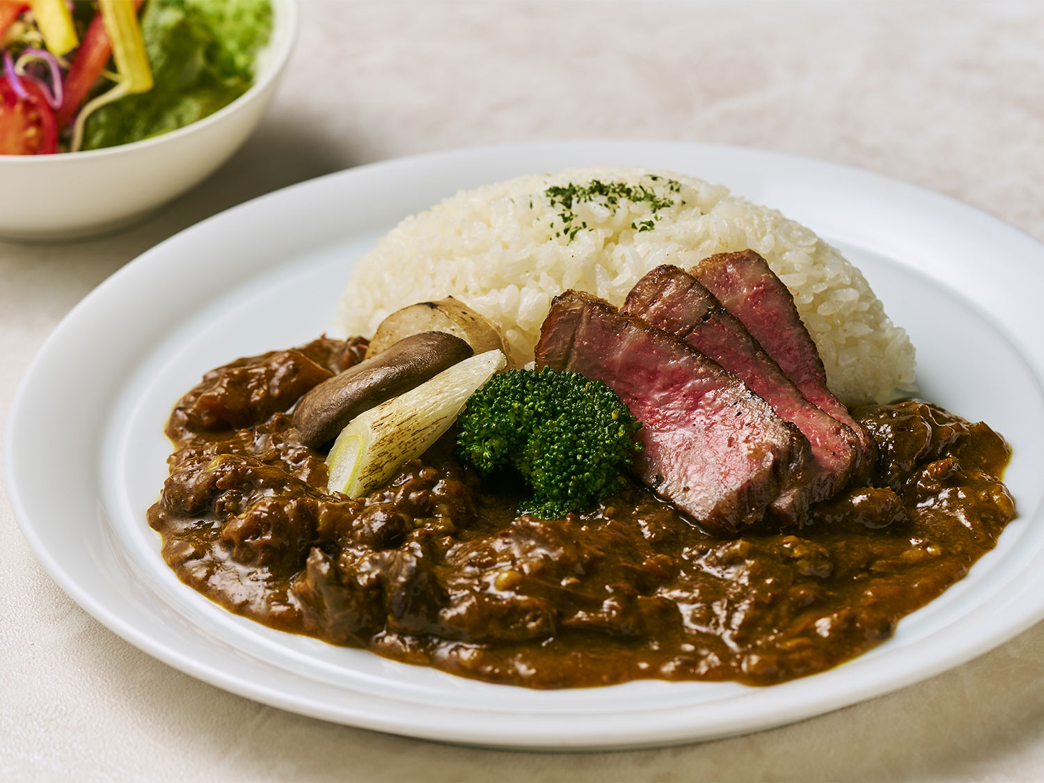 鳥取フェア2026 鳥取和牛のスパイシーカレー ミニッツステーキ添え